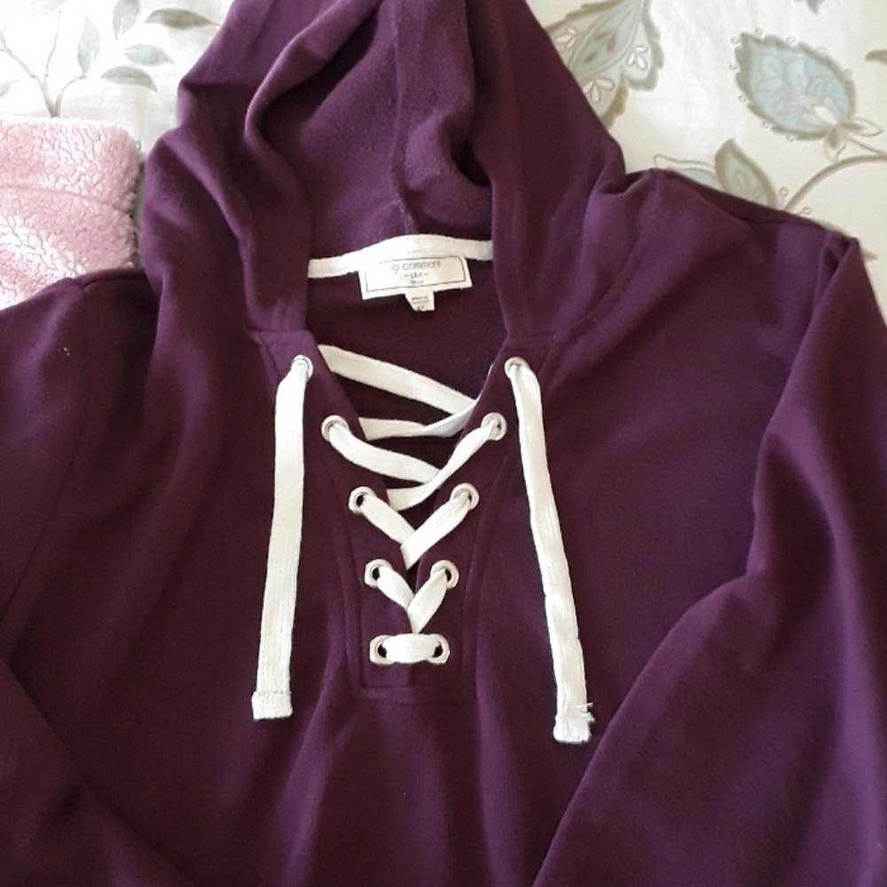 Hoodie dress that is great with leggings. Wore onc